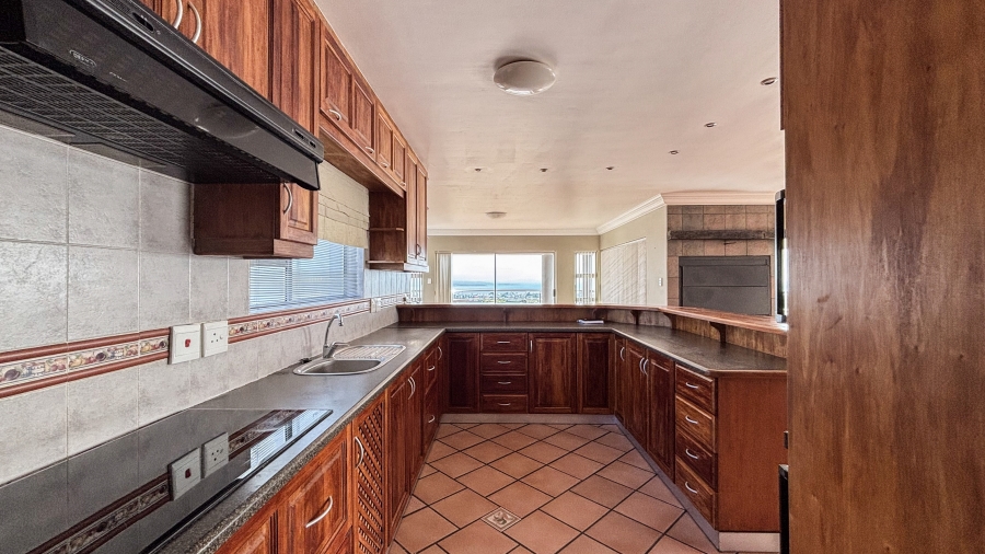 To Let 7 Bedroom Property for Rent in Myburgh Park Western Cape